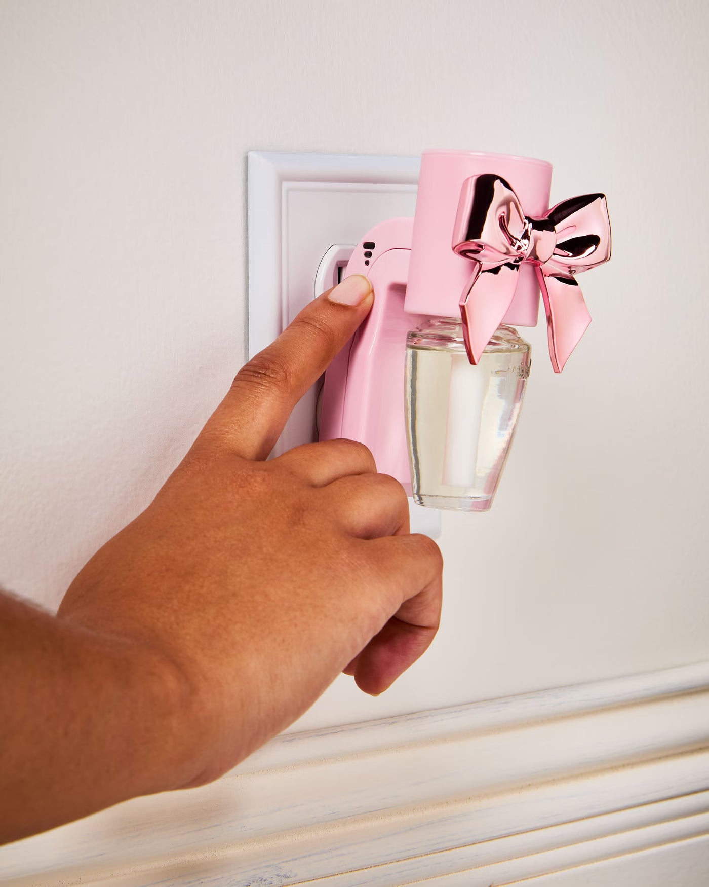 Bow Scent Control™ Wallflowers Fragrance Plug